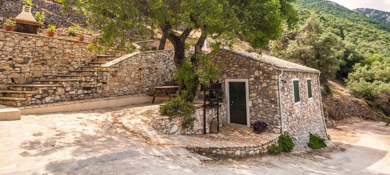 Castelli Olive Press Guest House อาคาราวี ภายนอก รูปภาพ