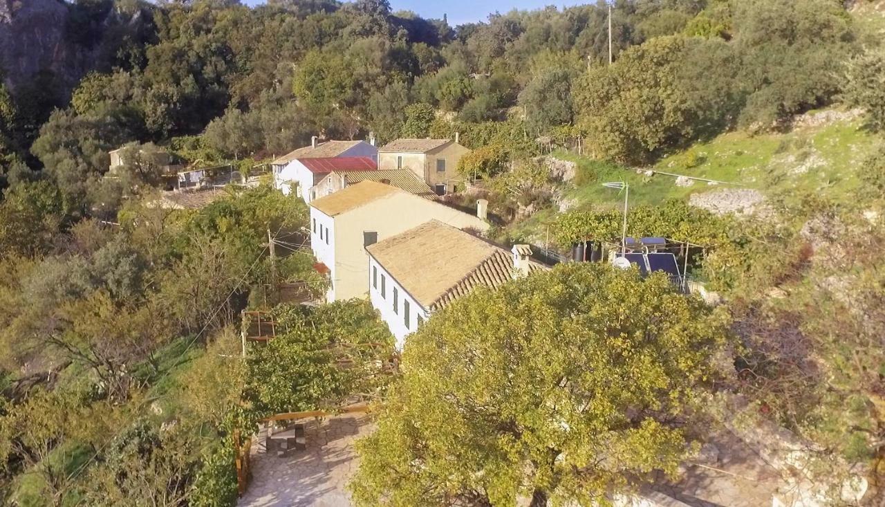 Castelli Olive Press Guest House อาคาราวี ภายนอก รูปภาพ