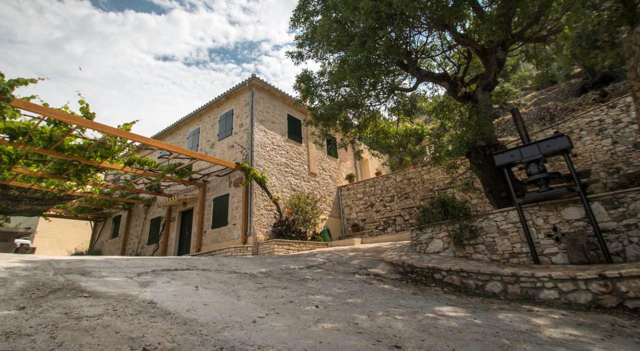Castelli Olive Press Guest House อาคาราวี ภายนอก รูปภาพ