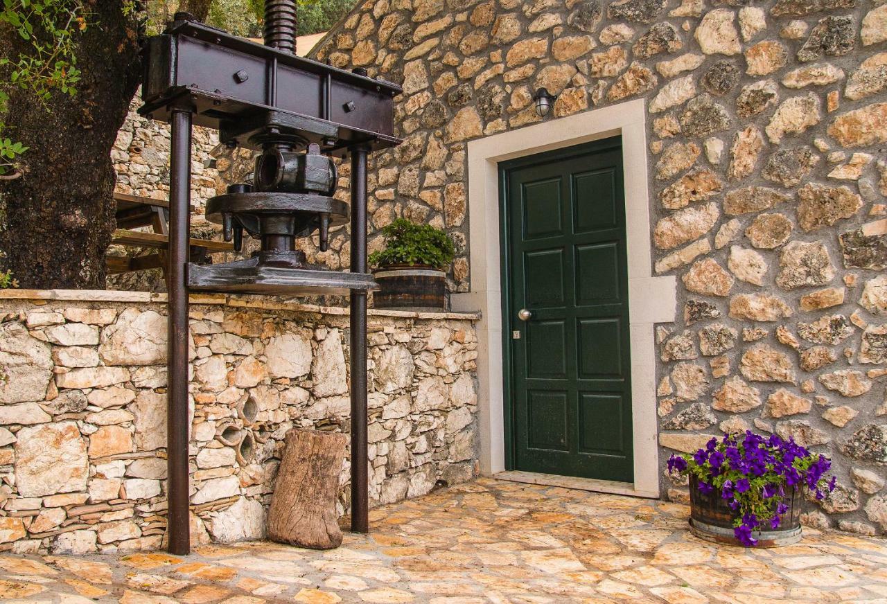 Castelli Olive Press Guest House อาคาราวี ภายนอก รูปภาพ
